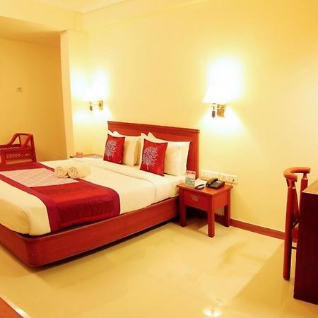 Hotel Archana Inn Kochi Buitenkant foto