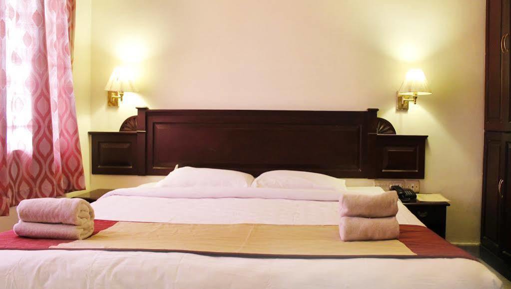 Hotel Archana Inn Kochi Buitenkant foto