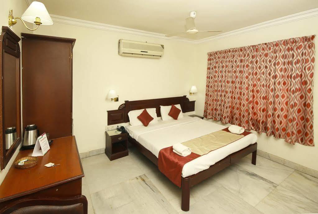Hotel Archana Inn Kochi Buitenkant foto