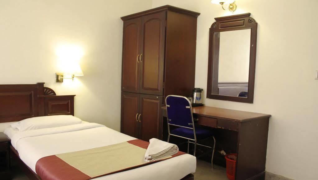 Hotel Archana Inn Kochi Buitenkant foto