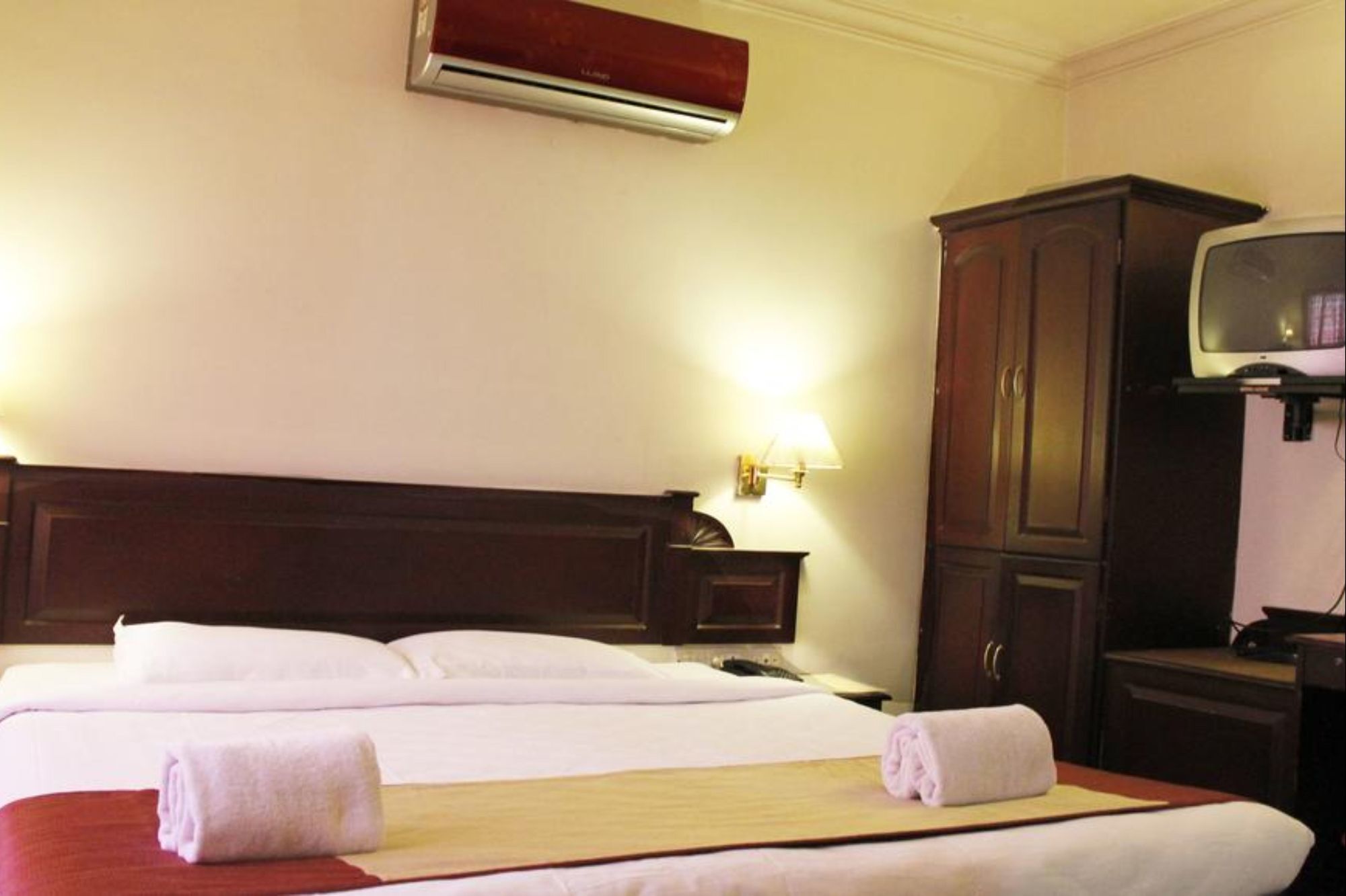 Hotel Archana Inn Kochi Buitenkant foto