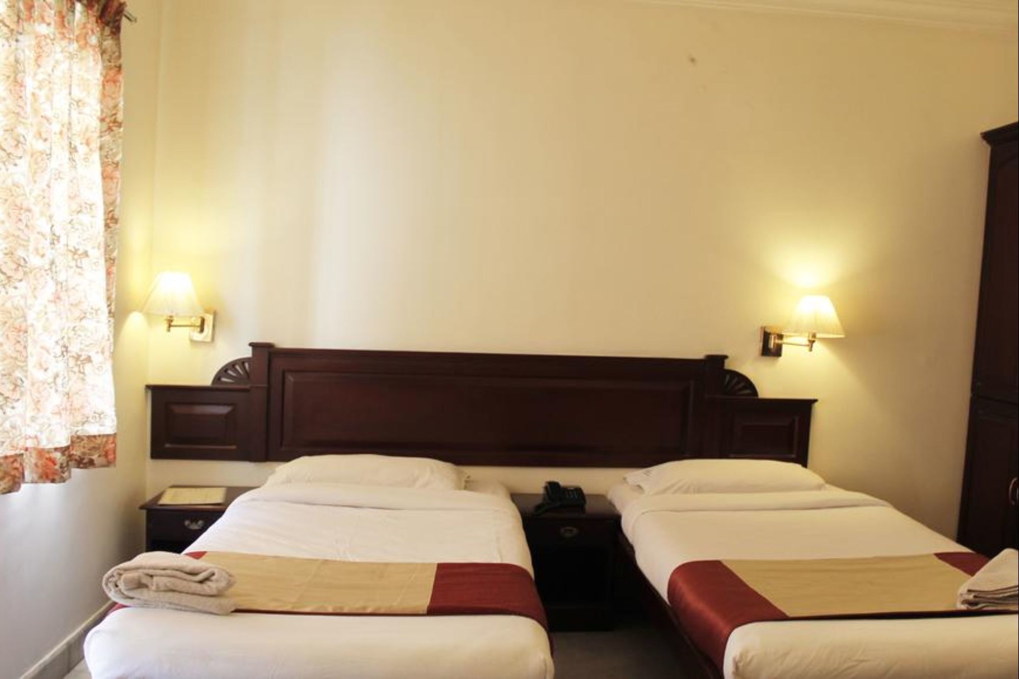 Hotel Archana Inn Kochi Buitenkant foto