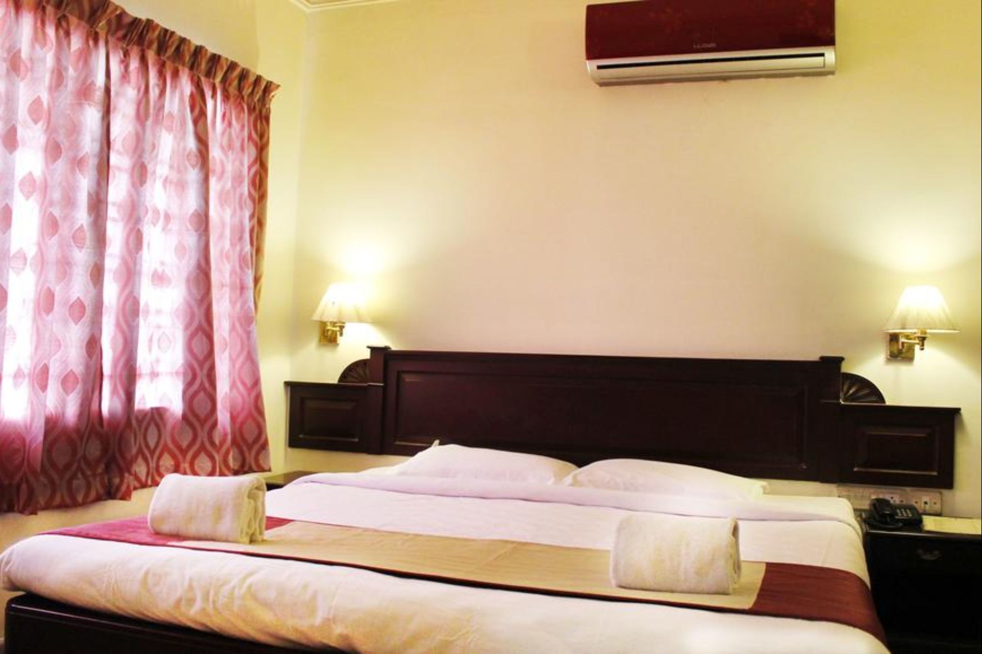 Hotel Archana Inn Kochi Buitenkant foto