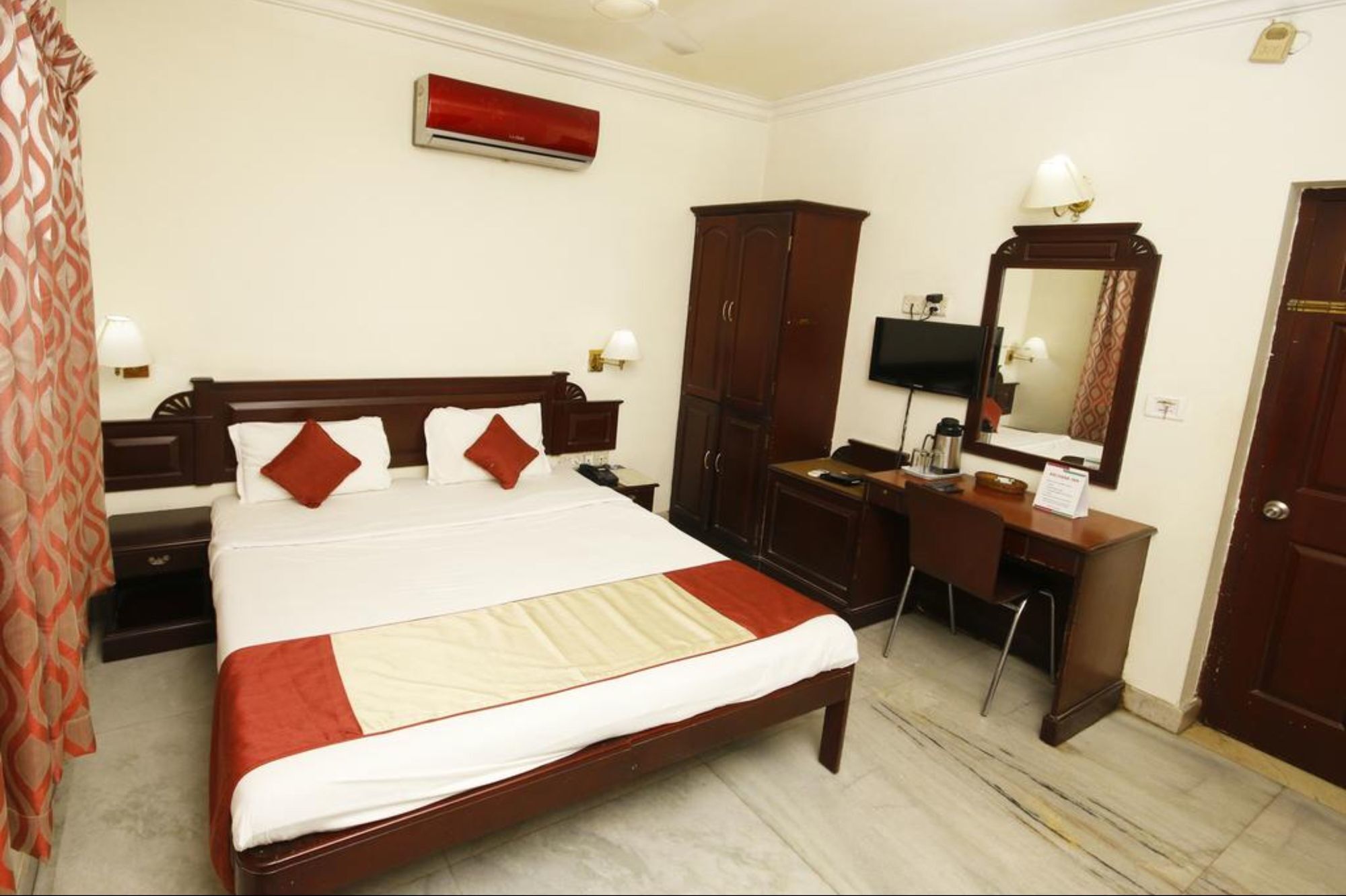 Hotel Archana Inn Kochi Buitenkant foto